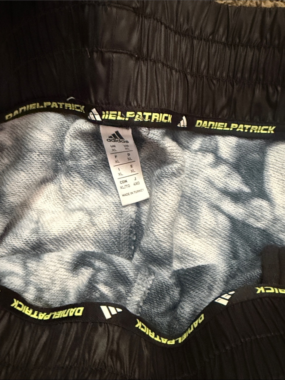 Adidas joggers XL - Picture 4 of 5